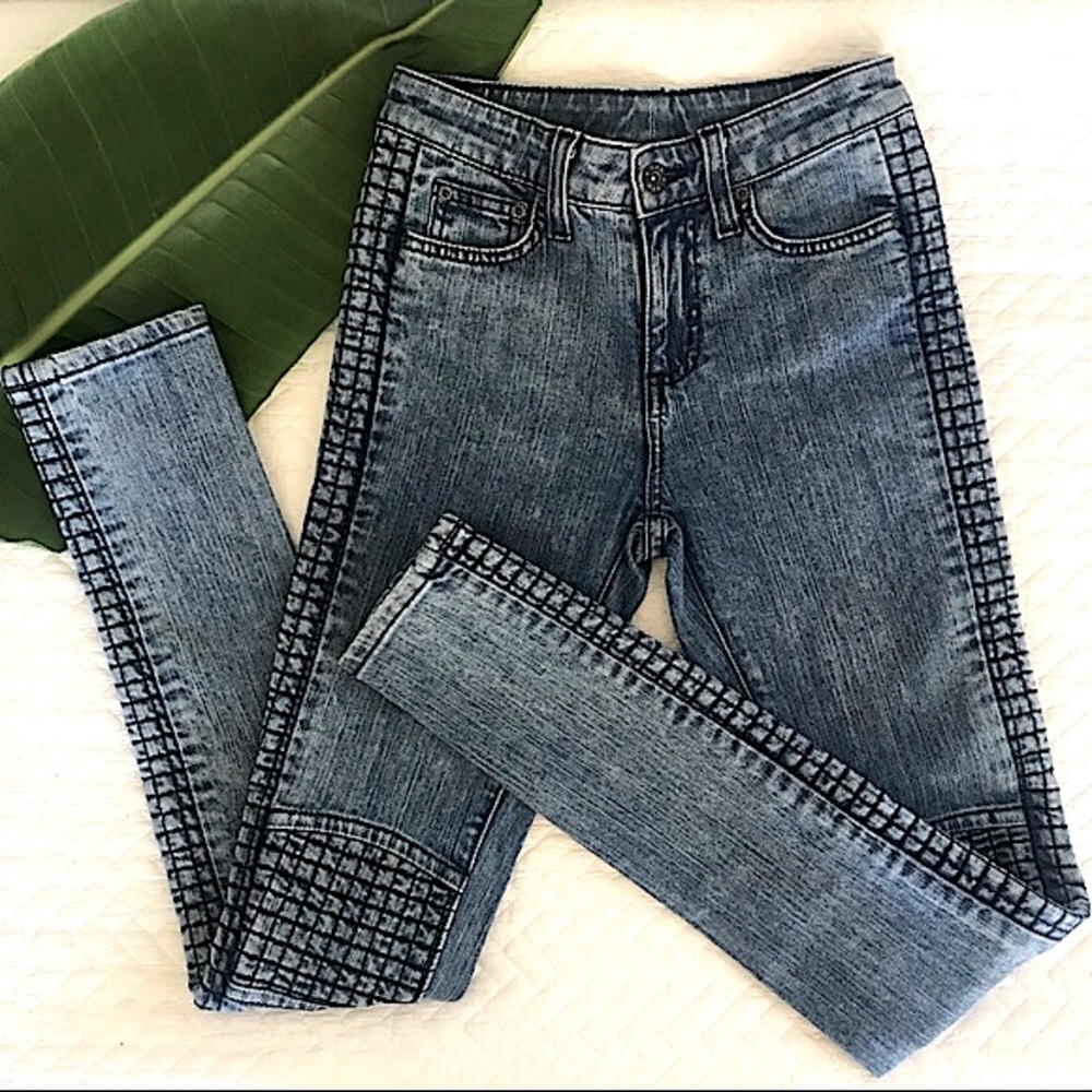LF Carmar || Premium Decorative Stitched Jeans Size 24